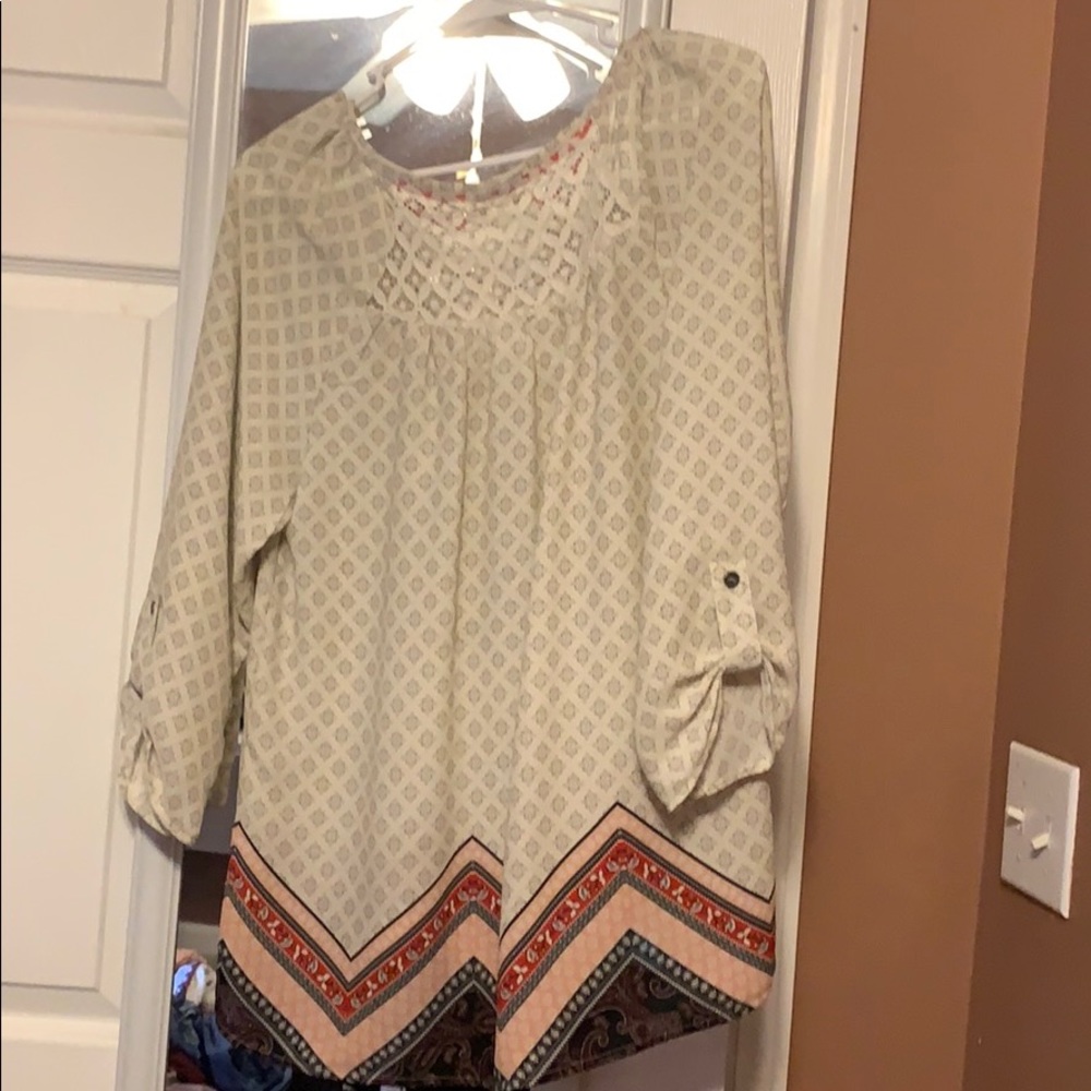 Cute top - Picture 2 of 2
